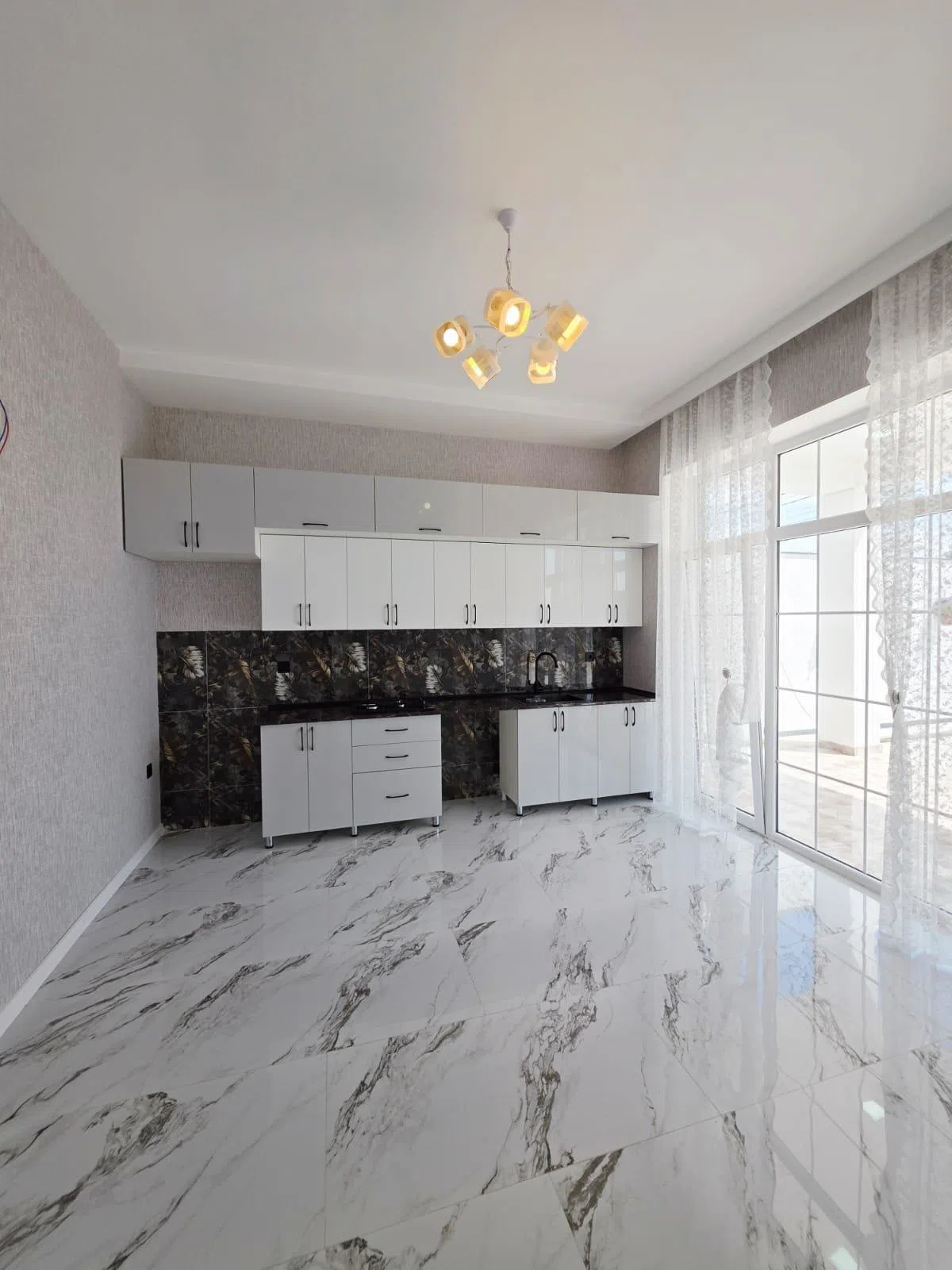 4 otaqlı bağ evi 150 m² 4.5 sot torpaq sahəsində satılır — şəkil 13