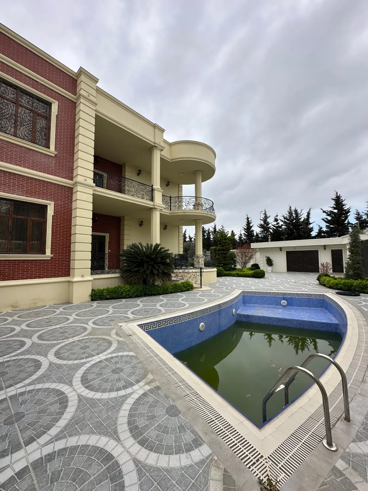 6 otaqlı villa 420 m² - 9 sot torpaq sahəsində satılır