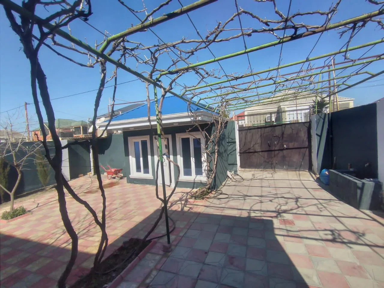 4 otaqlı həyət evi 300 m² satılır — şəkil 2