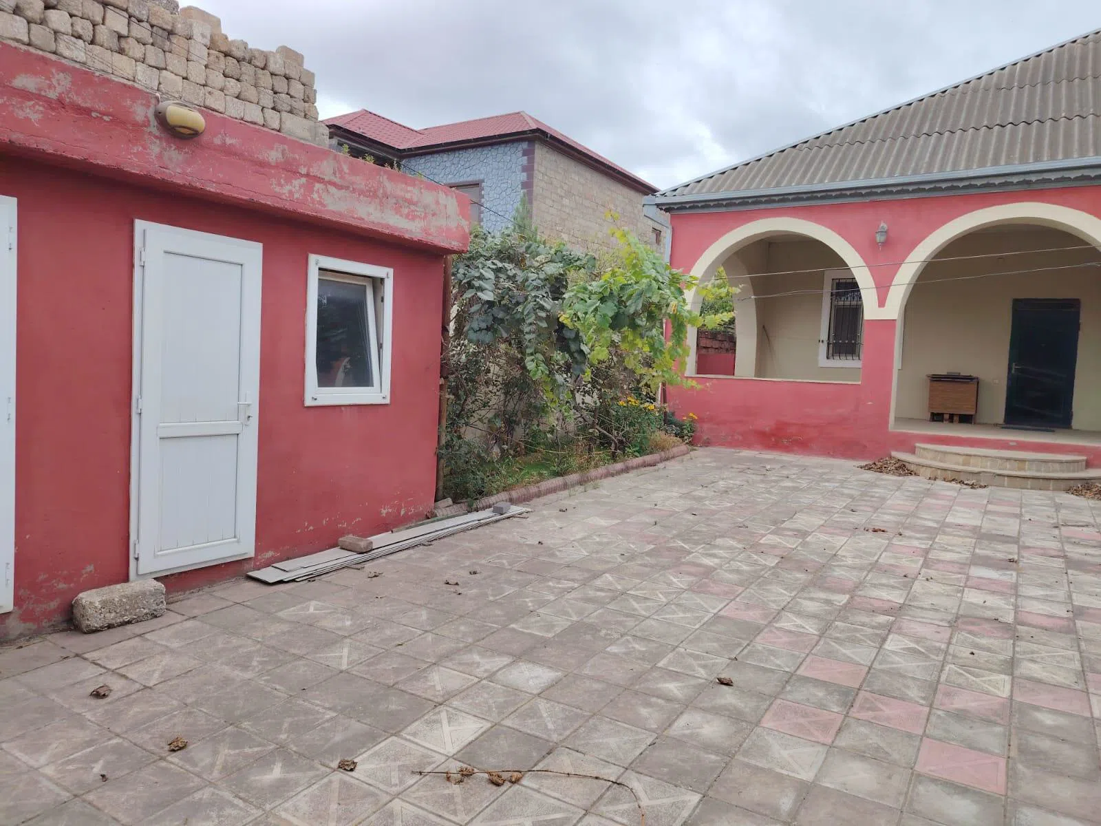 4 otaqlı həyət evi 144 m² - 6 sot torpaq sahəsində satılır