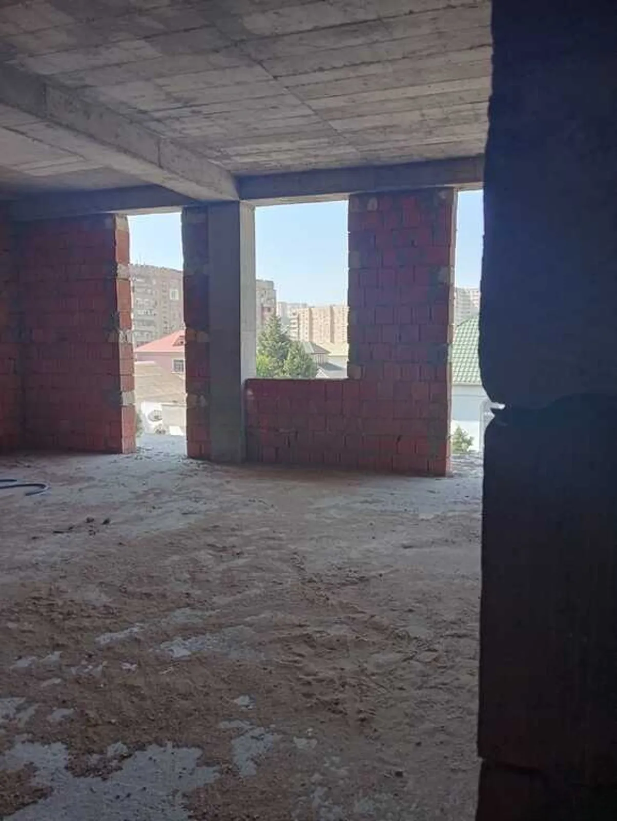 Təmirsiz ticarət obyekti, 1600 m² satılır