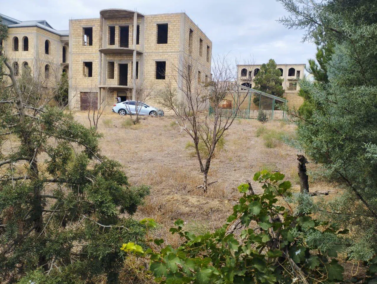 8 otaqlı həyət evi 300 m² - 14 sot torpaq sahəsində satılır — şəkil 7