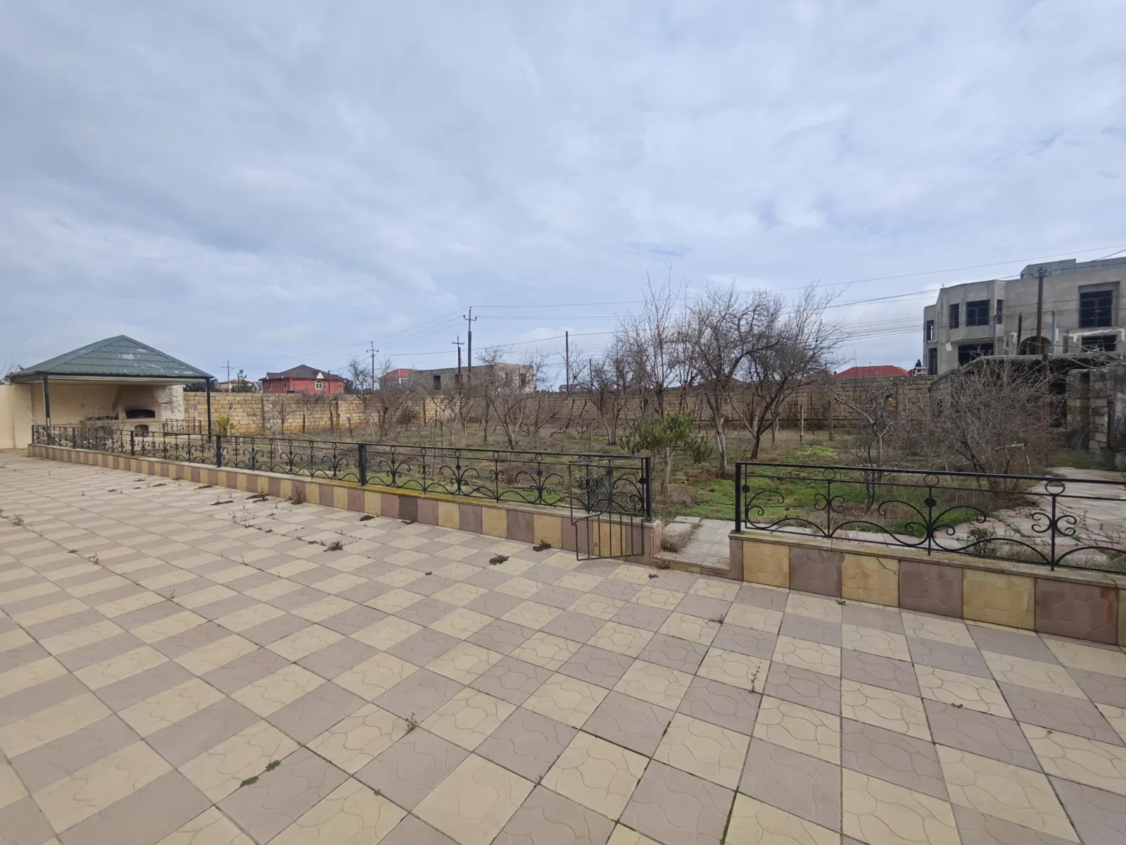 5 otaqlı bağ evi 255 m² 16 sot torpaq sahəsində satılır — şəkil 5