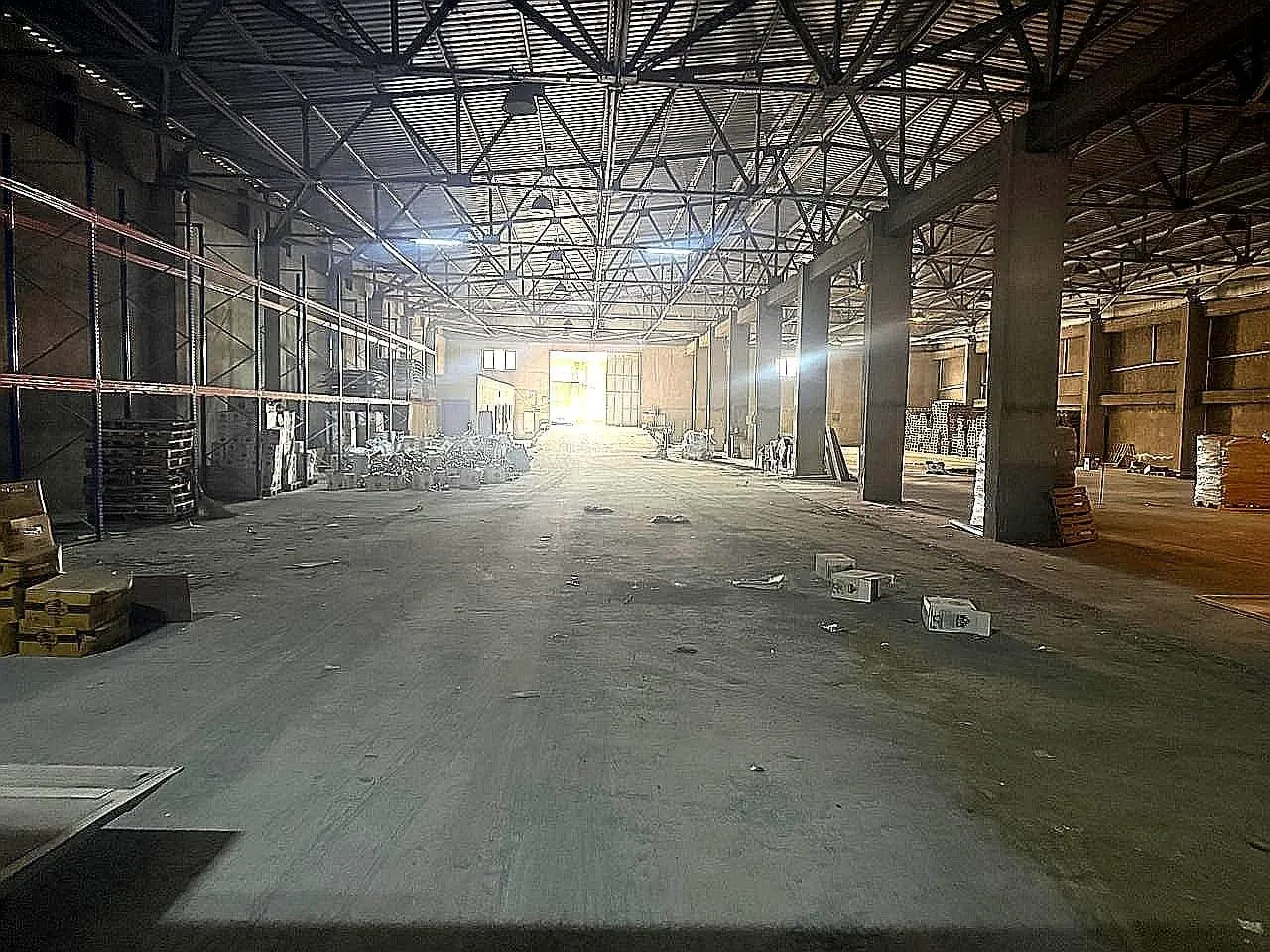 Commercial property with excellent renovation, 3000 m² for rent - Tenderyard
