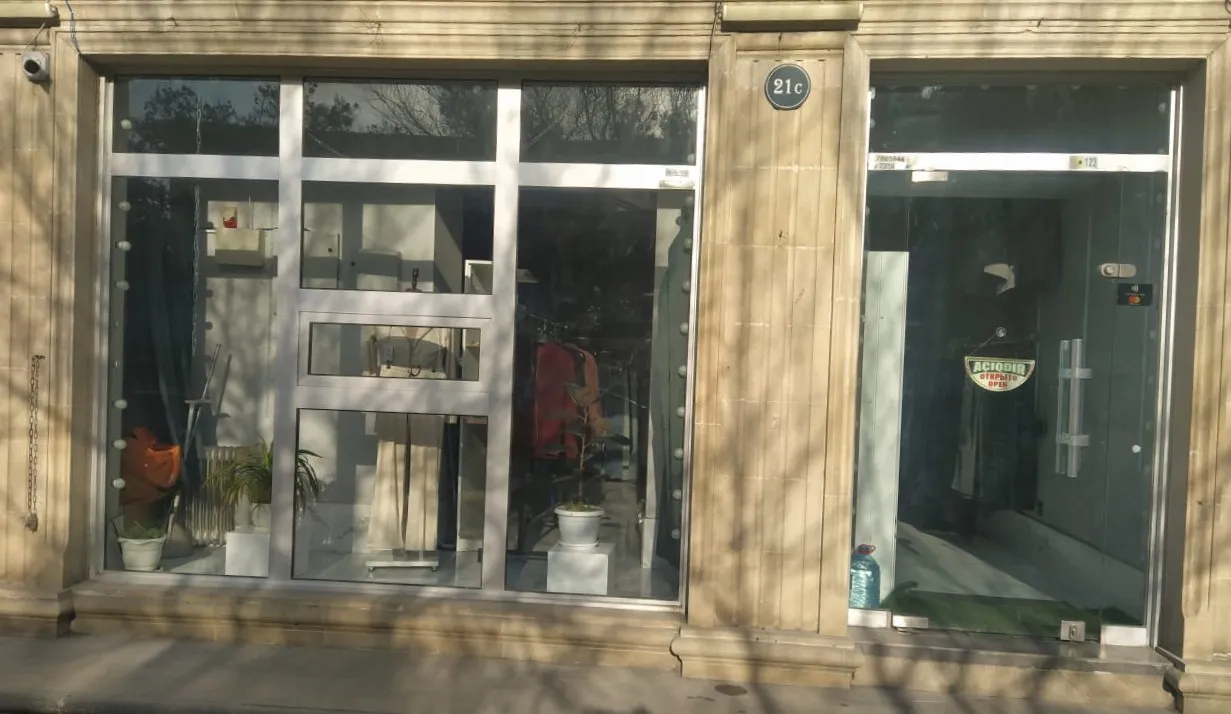 Yaxşı təmirli ticarət obyekti, 40 m² kirayə verilir — şəkil 2