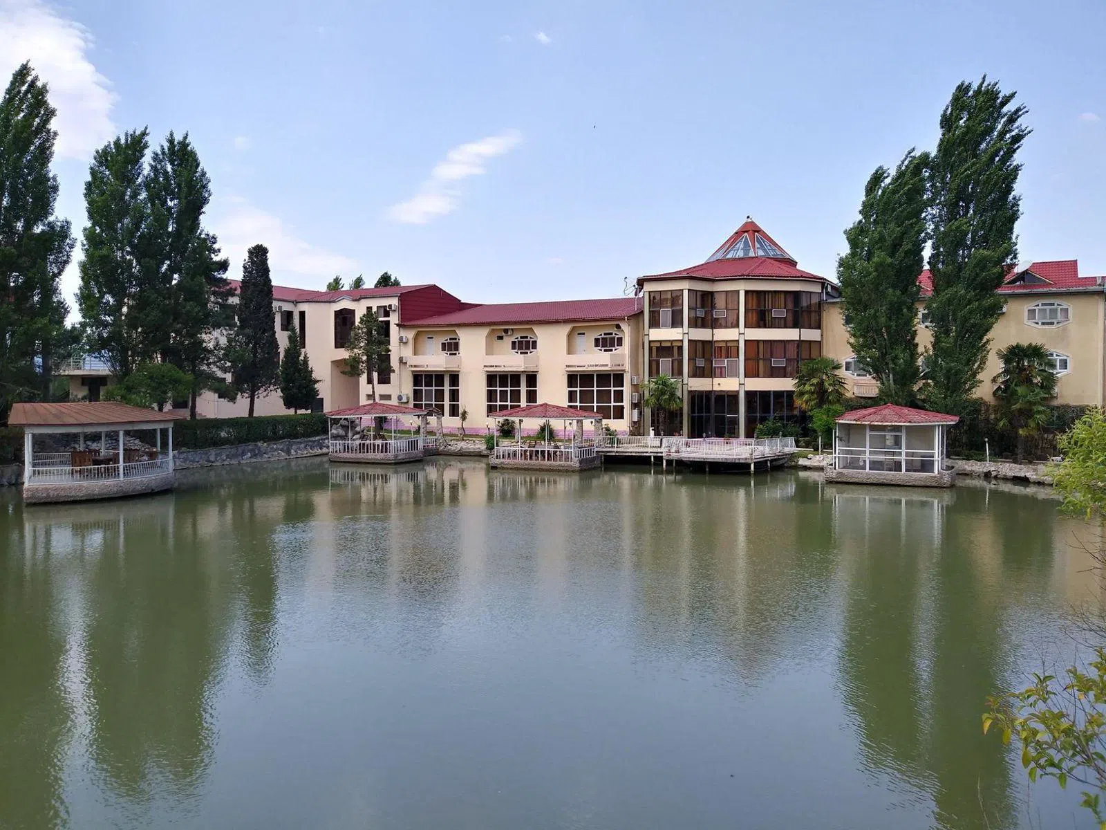 4 ulduzlu otel satılır — şəkil 1