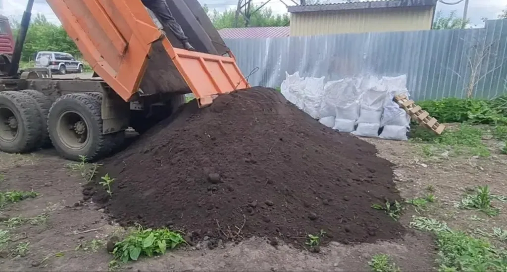 Qara Meşə Torpağı və Qazon Altı üçün Xüsusi Torpaq — şəkil 2
