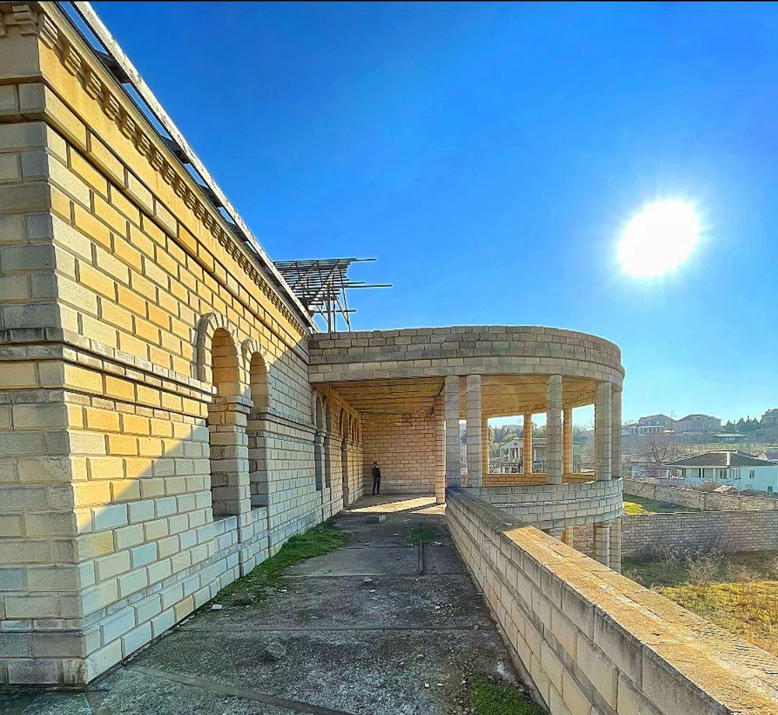 10 otaqlı bağ evi 604 m² 33 sot torpaq sahəsində satılır — şəkil 4