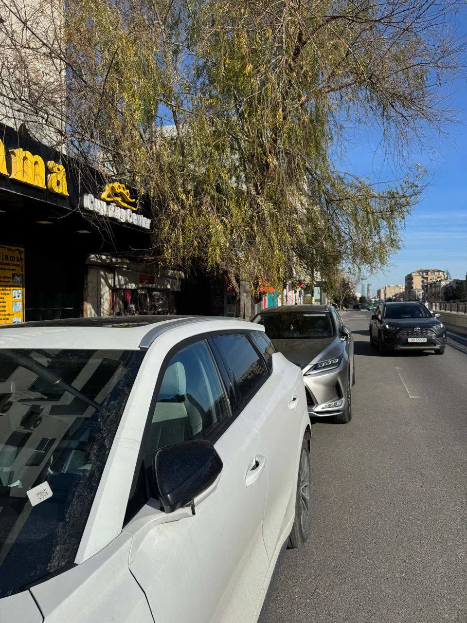 Yaxşı təmirli ticarət obyekti, 100 m² satılır