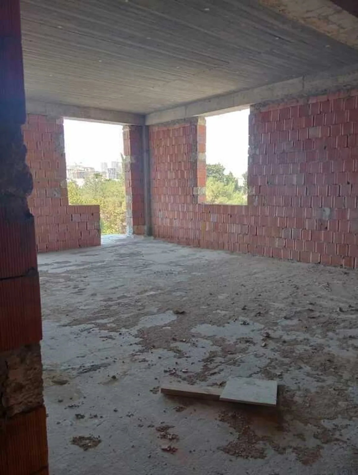 Təmirsiz ticarət obyekti, 1600 m² satılır