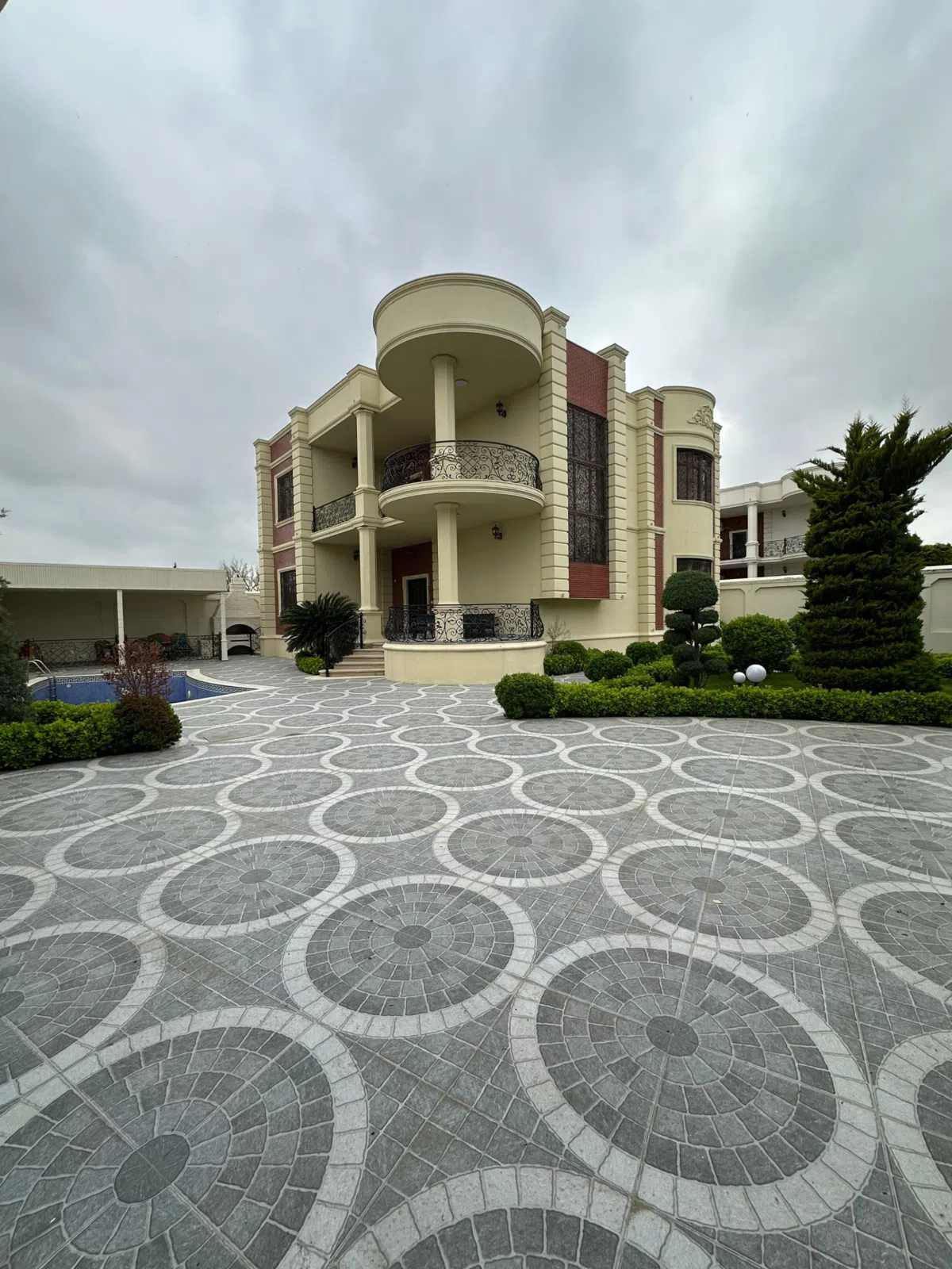 6 otaqlı villa 420 m² - 9 sot torpaq sahəsində satılır