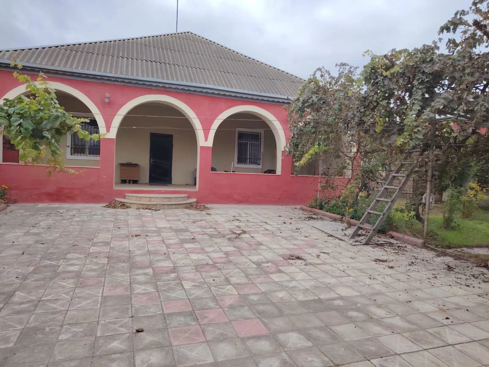 4 otaqlı həyət evi 144 m² - 6 sot torpaq sahəsində satılır