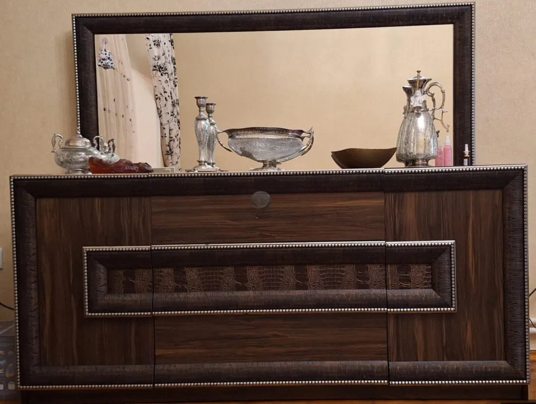 Chest of drawers - Tenderyard