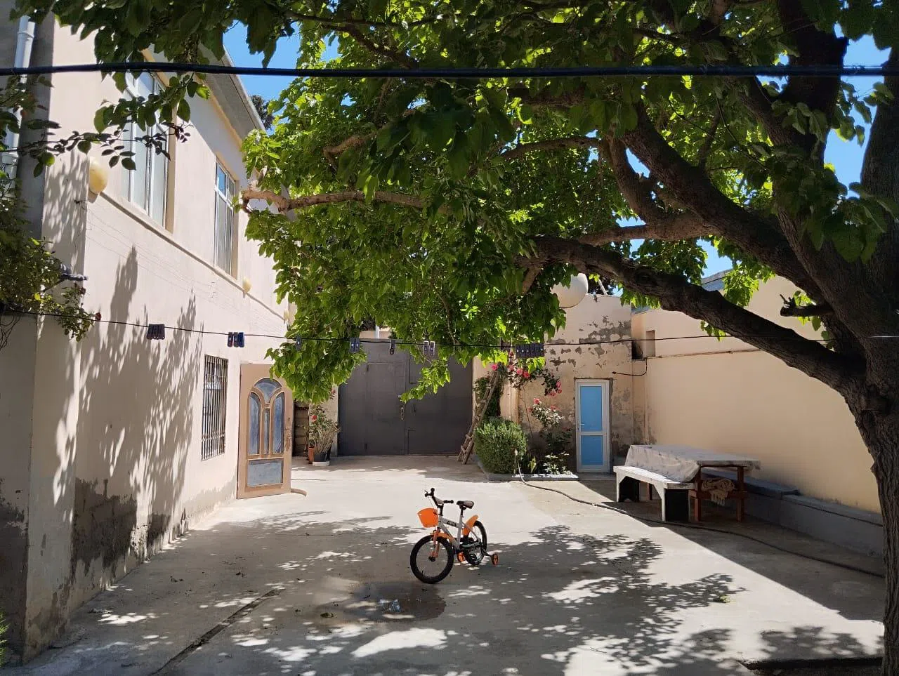 4 otaqlı mənzil 140 m² satılır