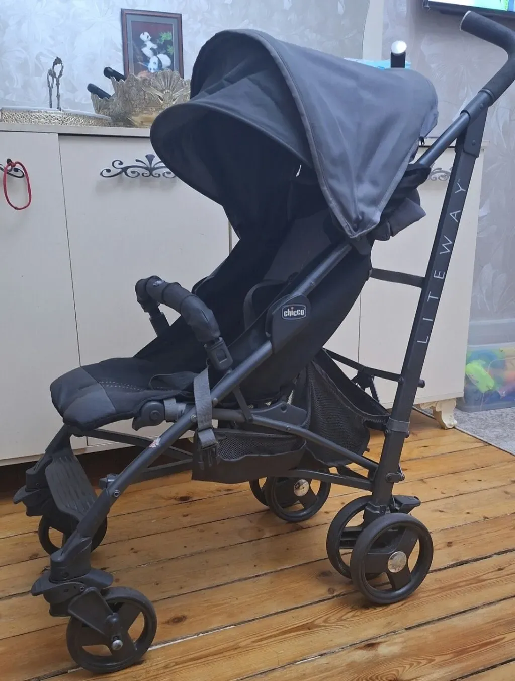 Uniseks arabası, Qara rəng