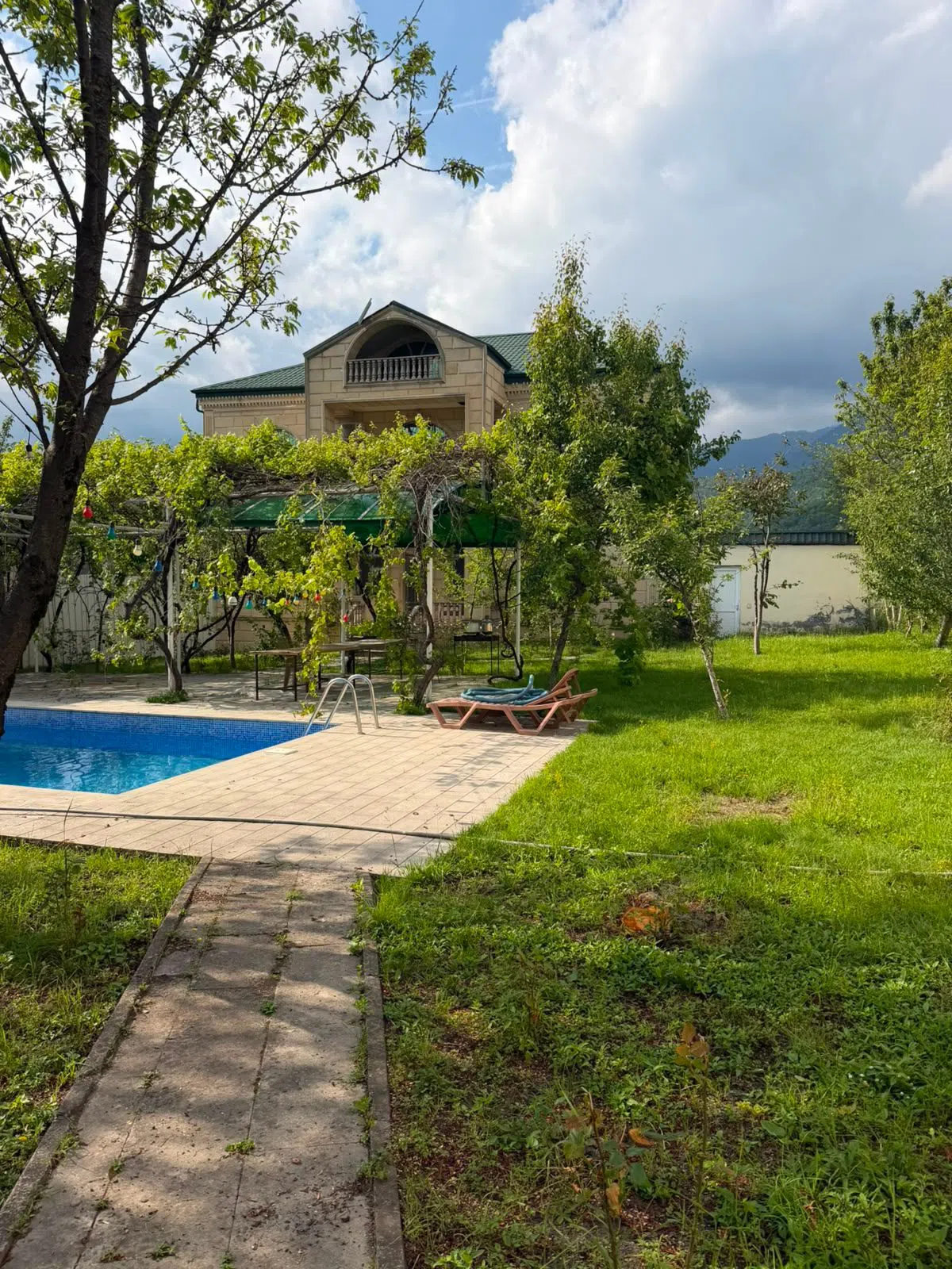 300 m² Yaxşı təmirli obyekt kirayə verilir — şəkil 1