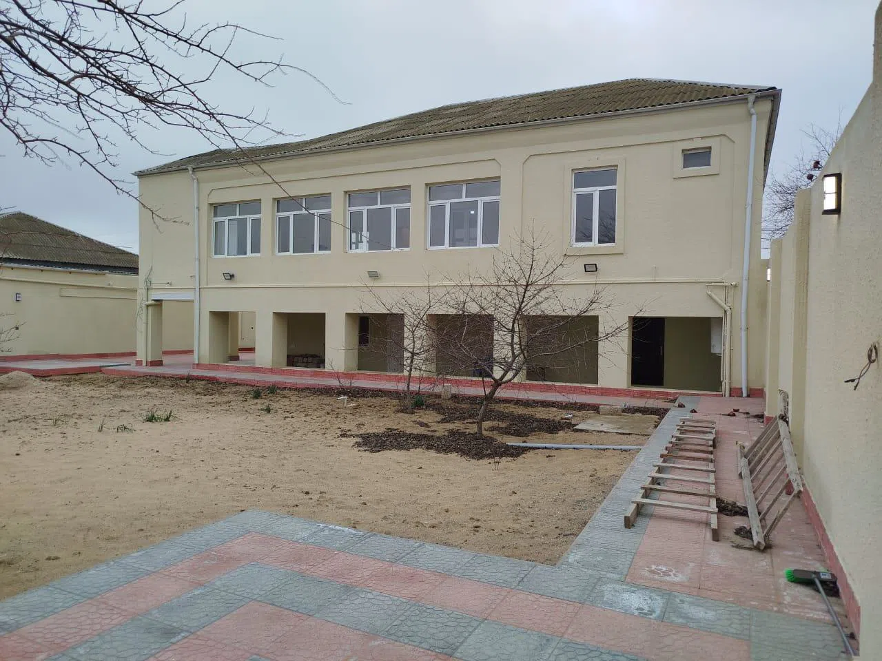 5 otaqlı həyət evi 280 m² - satılır