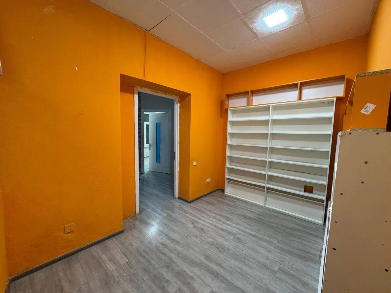 4 otaqlı ofis, 100 m² kirayə verilir — şəkil 2