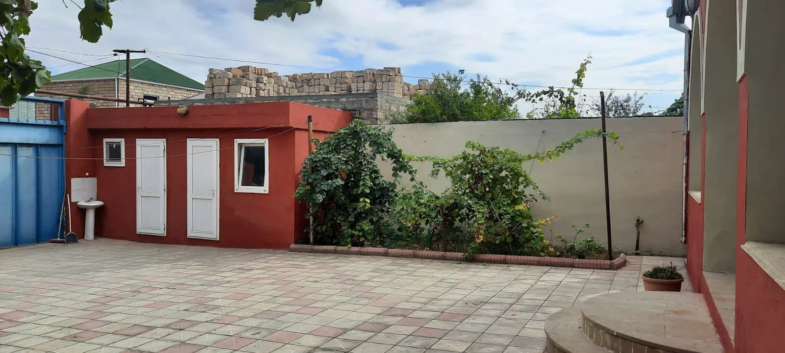 4 otaqlı həyət evi 144 m² - 6 sot torpaq sahəsində satılır