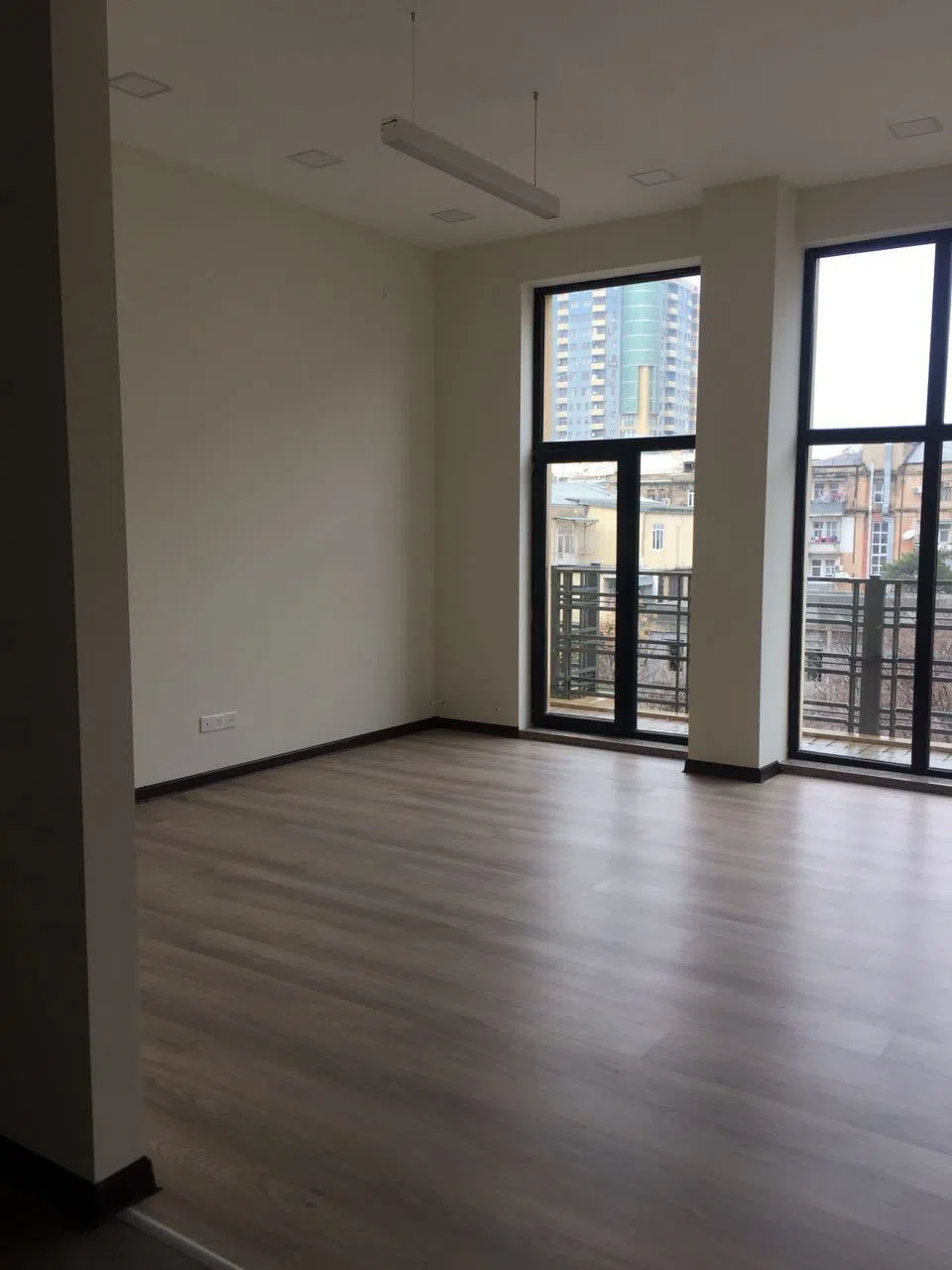 3 otaqlı ofis, 5400 m² kirayə verilir