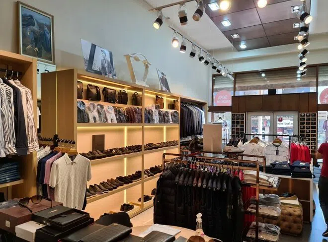 Əla təmirli ticarət obyekti, 570 m² satılır