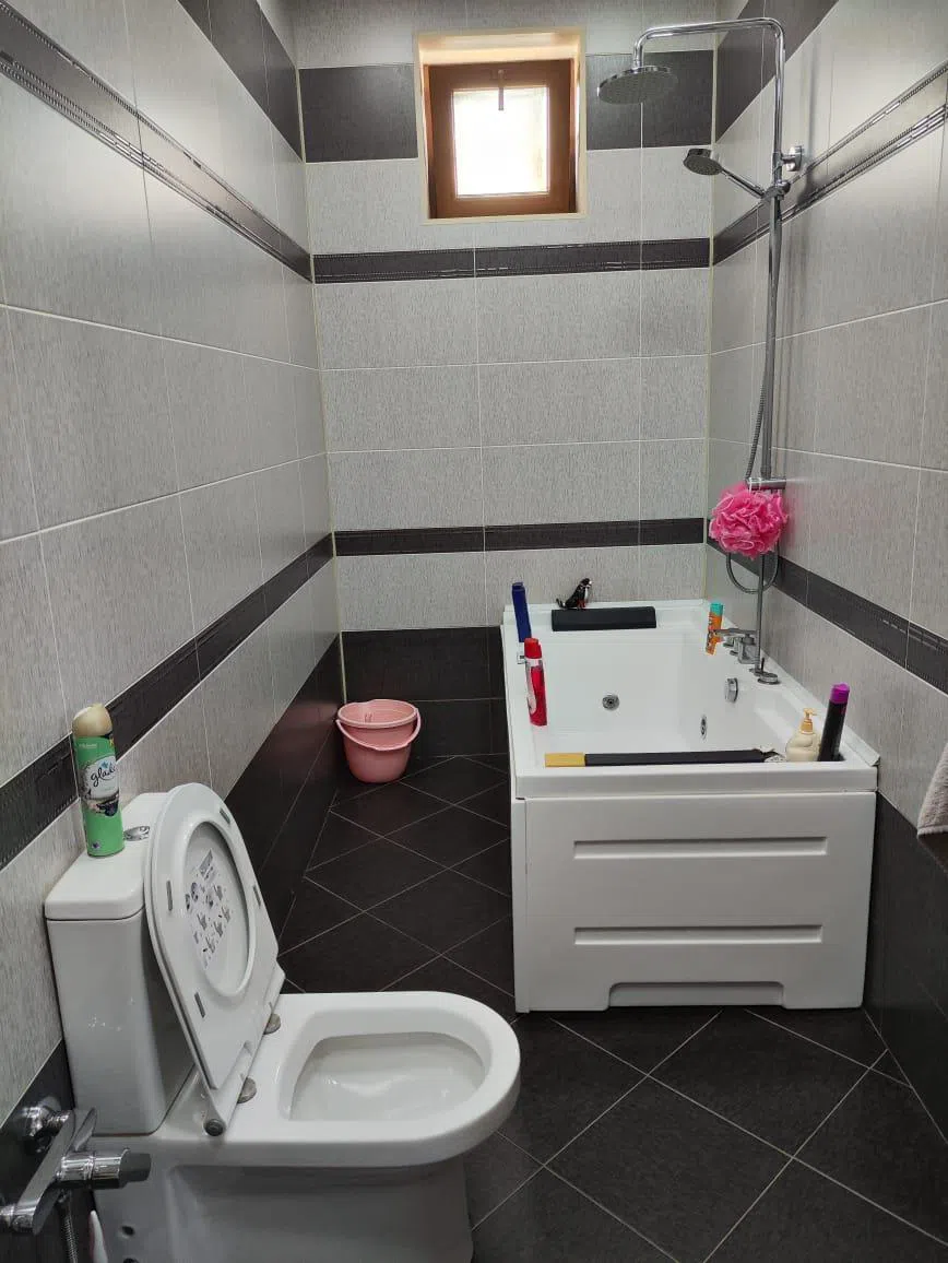 5 otaqlı həyət evi 504 m² - 24 sot torpaq sahəsində satılır