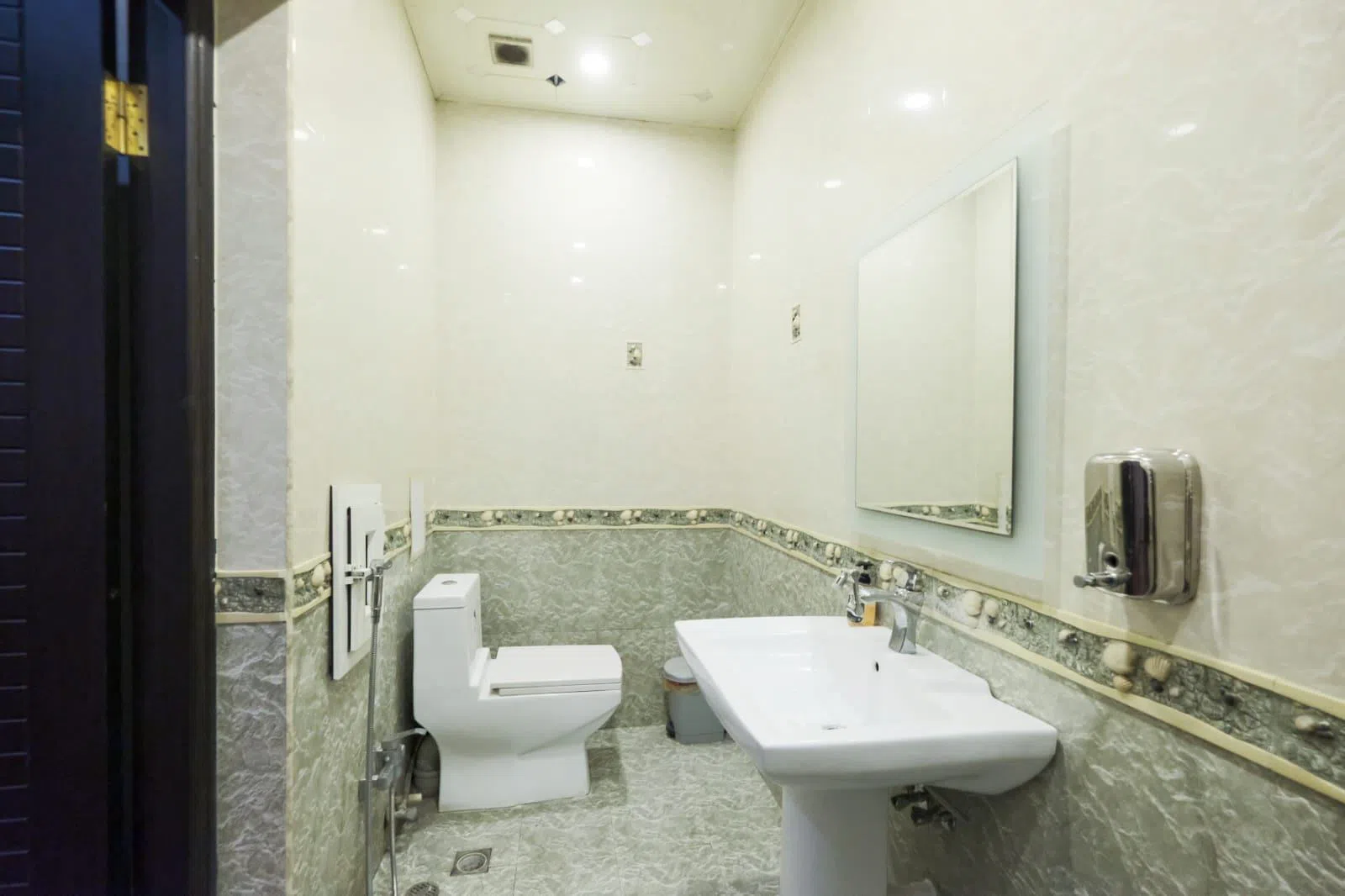 7 otaqlı ofis 200 m² satılır — şəkil 19