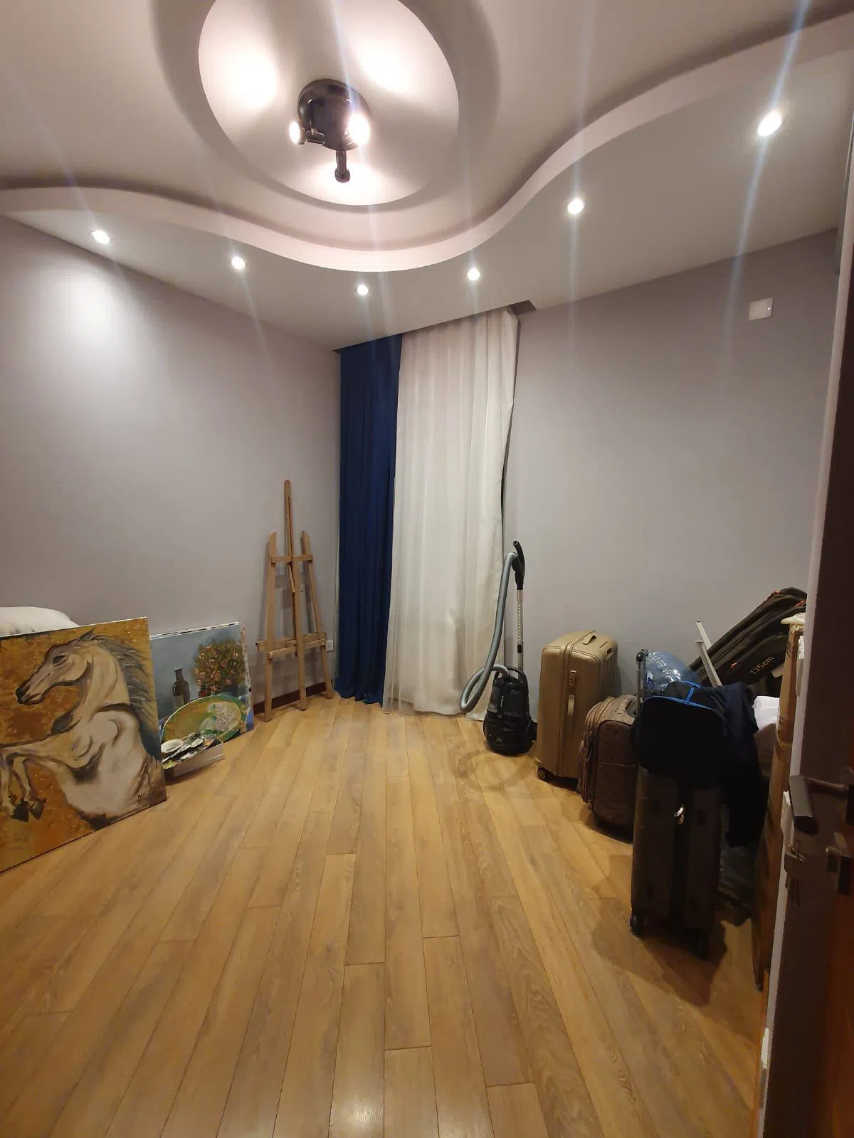 4 otaqlı mənzil 130 m² satılır