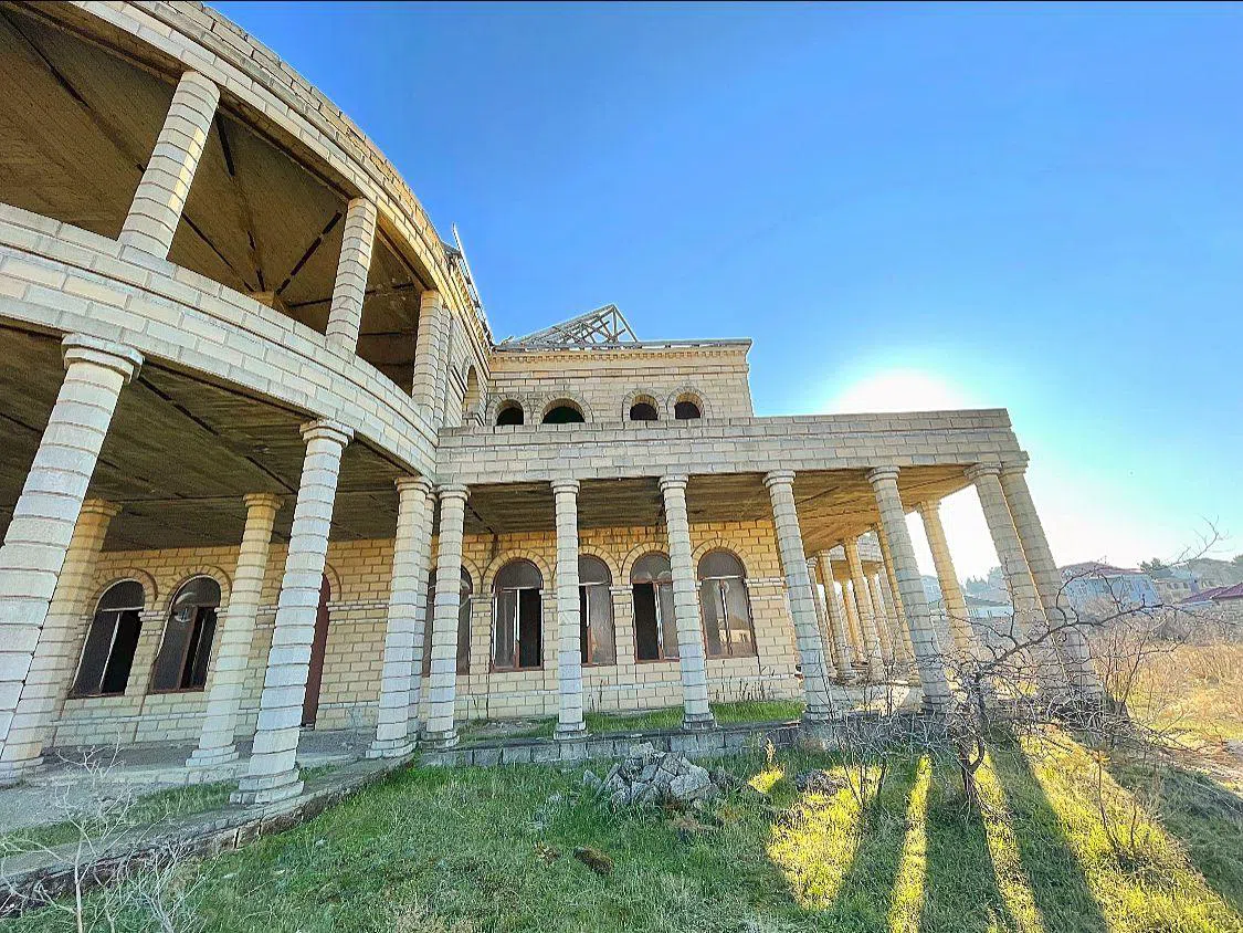 10 otaqlı bağ evi 604 m² 33 sot torpaq sahəsində satılır — şəkil 5