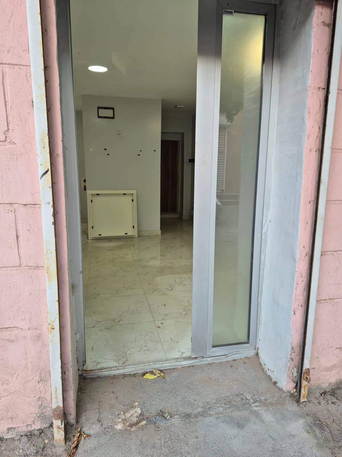 Yaxşı təmirli ticarət obyekti, 36 m² kirayə verilir