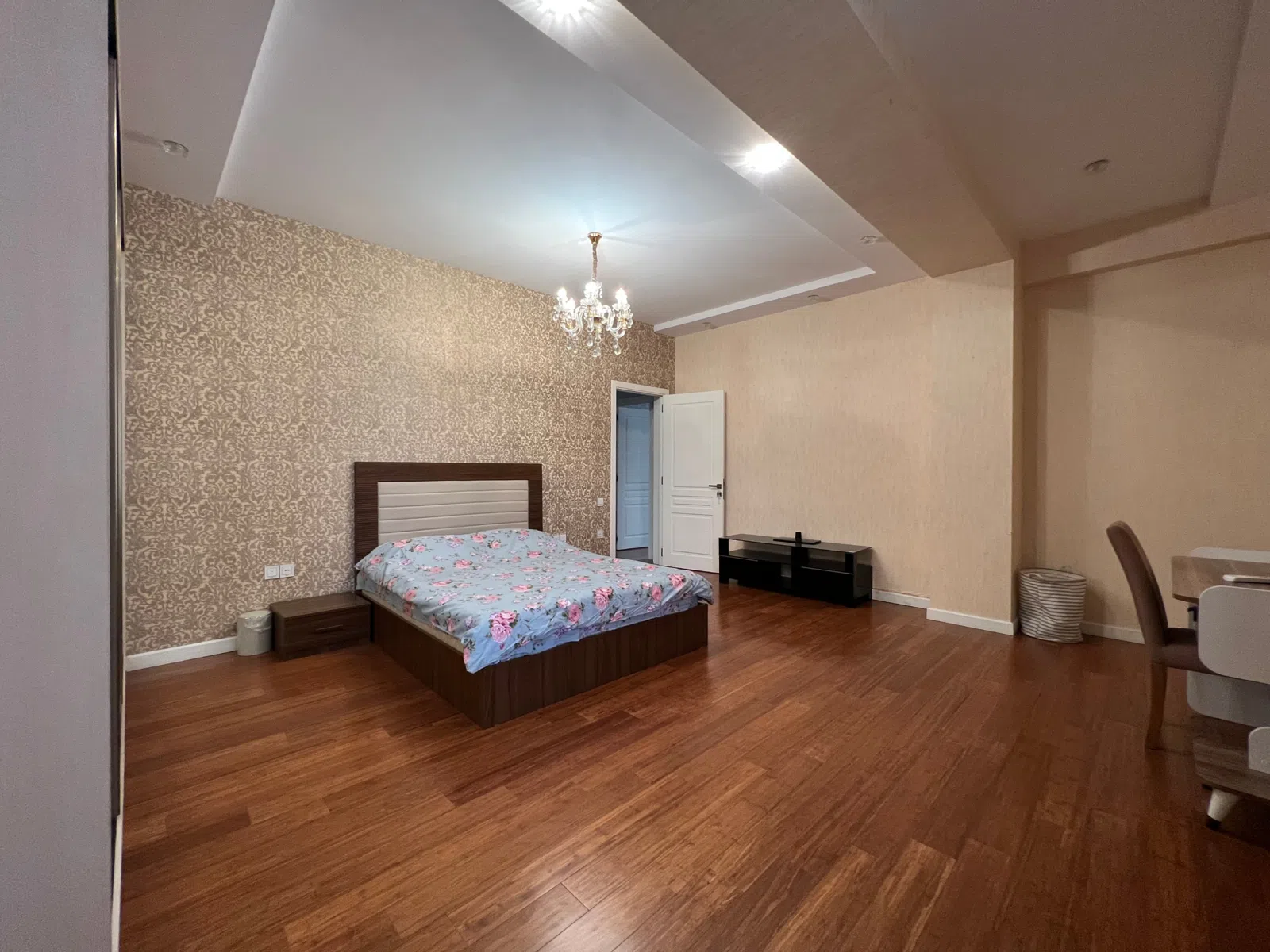 4 otaqlı mənzil 180 m² kirayə verilir — şəkil 15