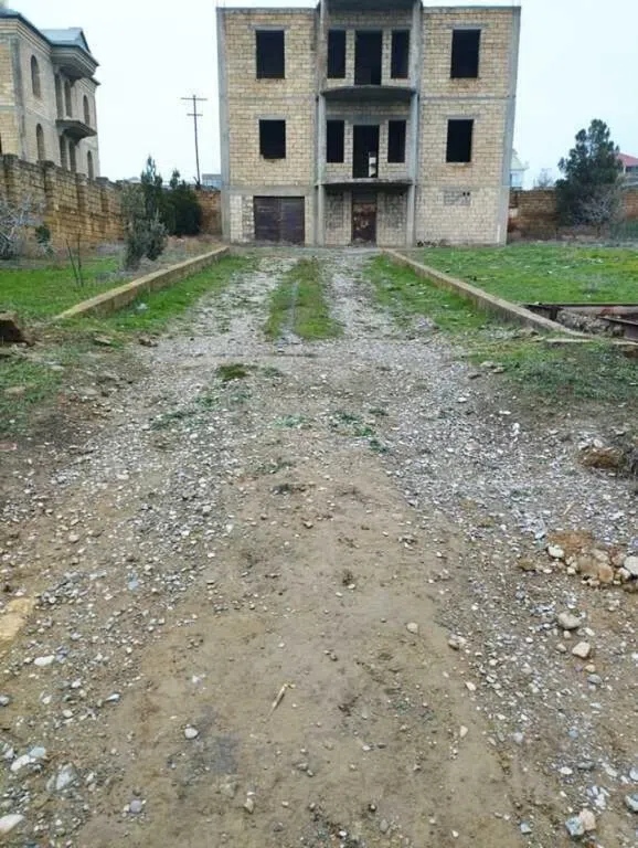8 otaqlı həyət evi 300 m² - 14 sot torpaq sahəsində satılır — şəkil 2