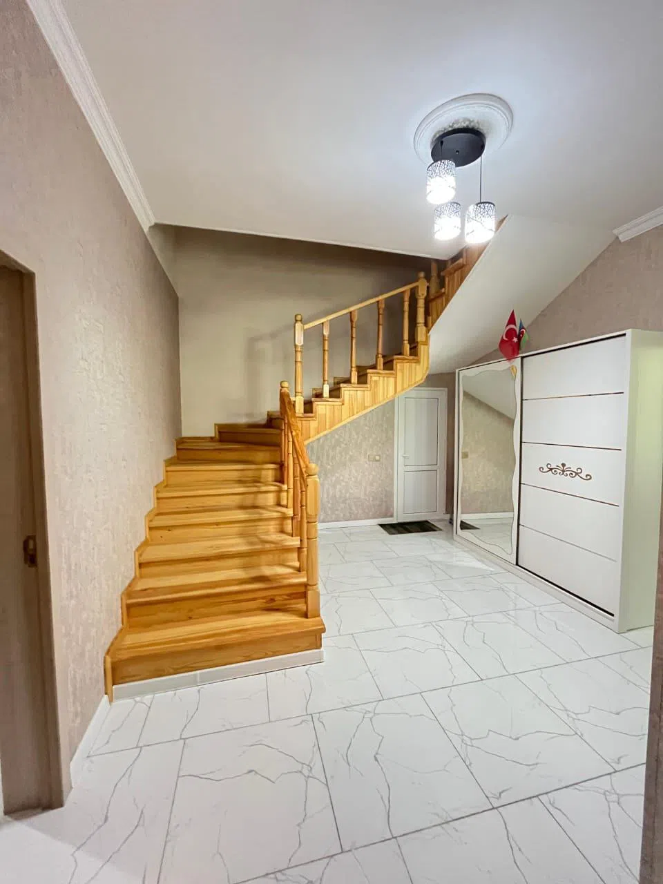 6 otaqlı həyət evi 202 m² satılır — şəkil 1
