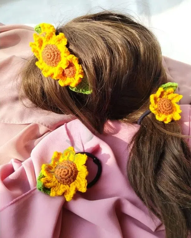 Sarı rəng saç aksesuarı