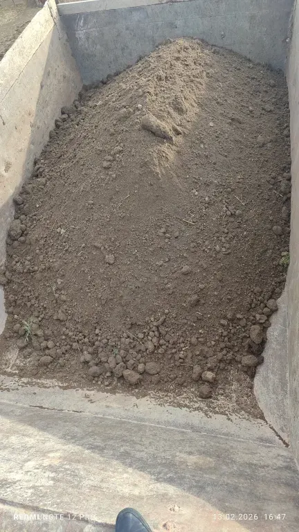 Black soil and manure - Tenderyard