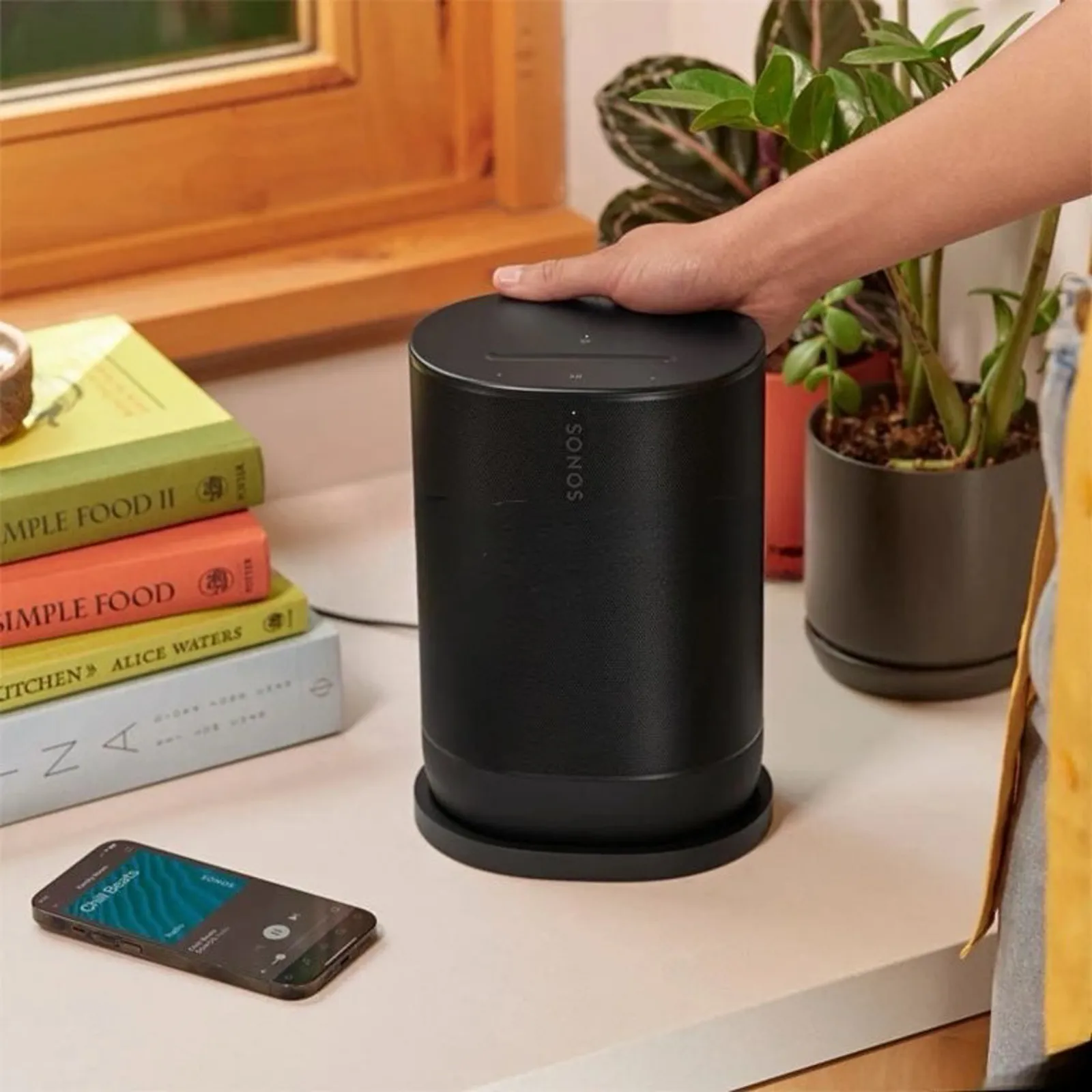 Black color sound amplifier - Tenderyard