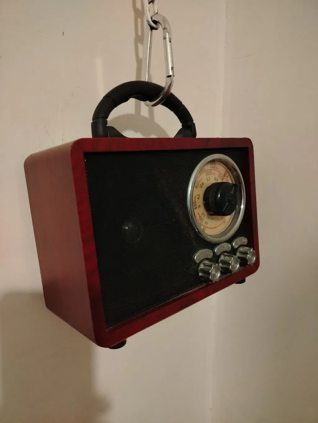 Retro-style portable radio and speaker - Tenderyard