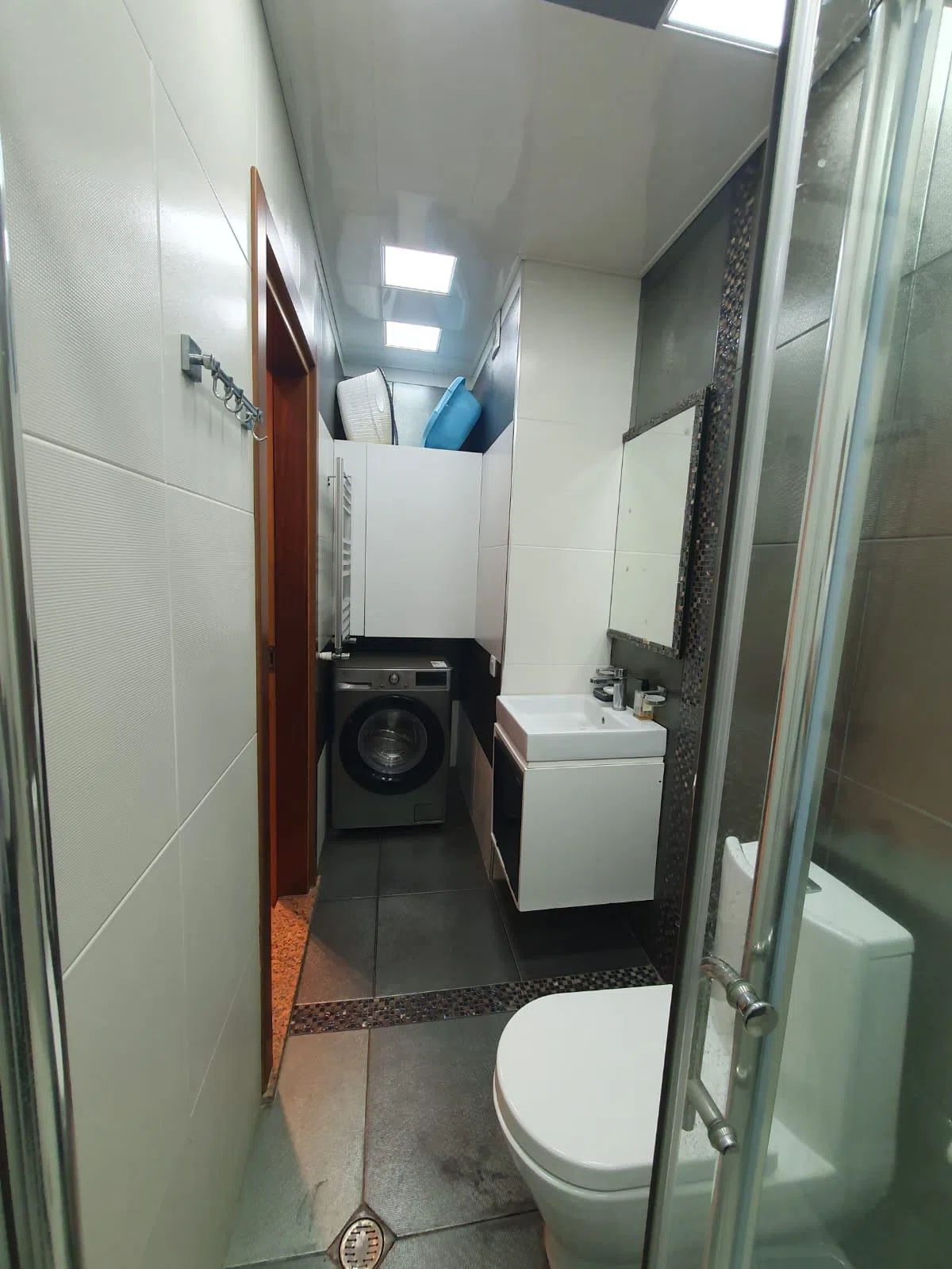 4 otaqlı mənzil 130 m² satılır