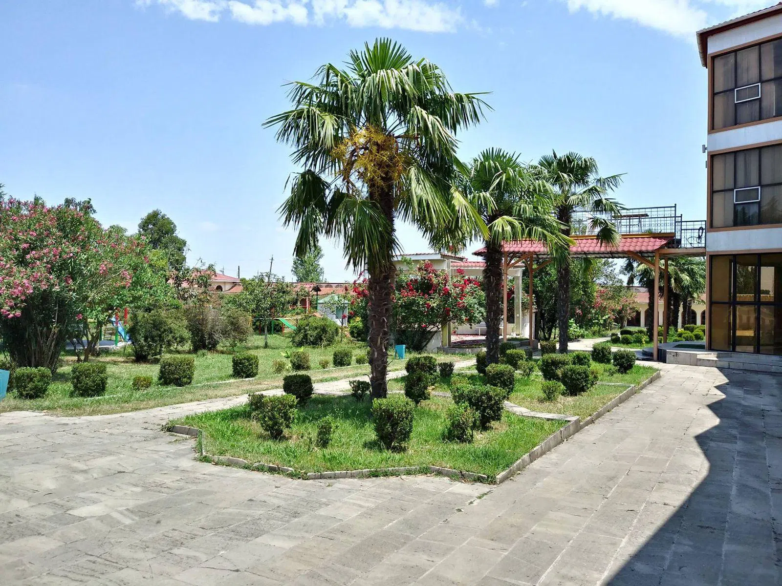 4 ulduzlu otel satılır — şəkil 19