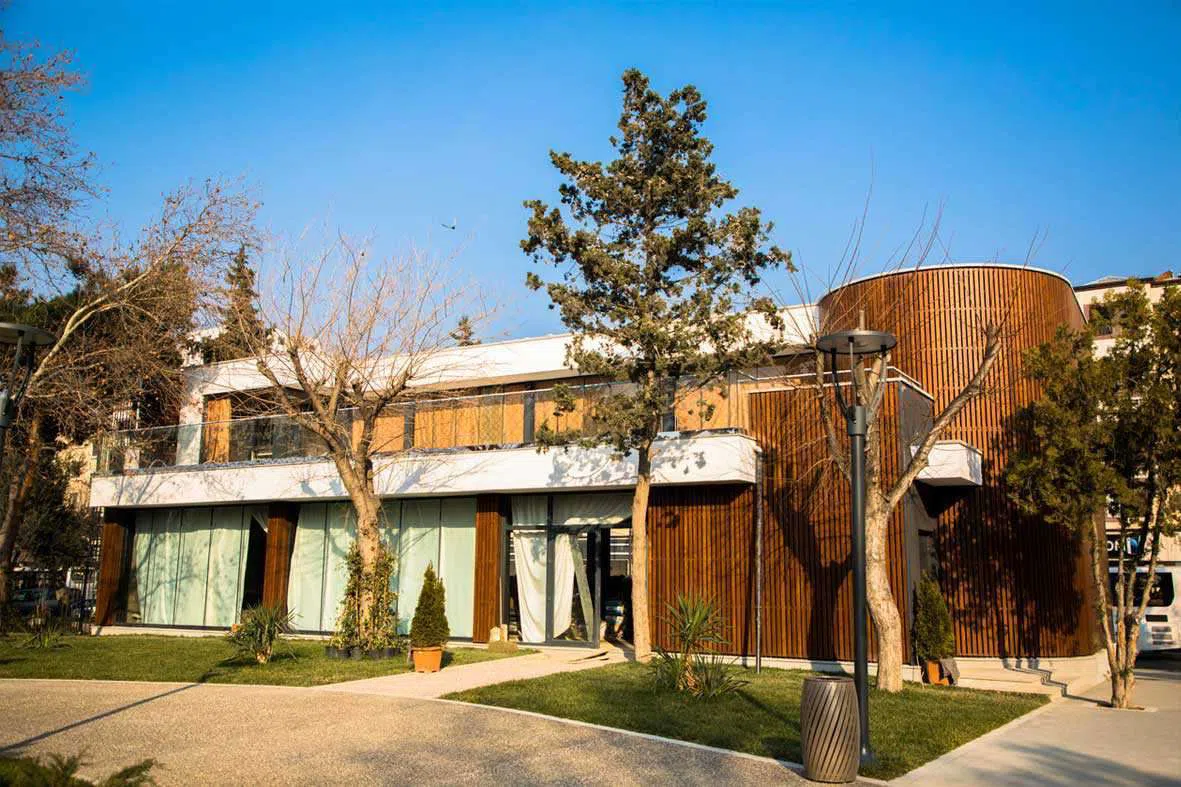 570 m² Yaxşı təmirli obyekt satılır - Tenderyard