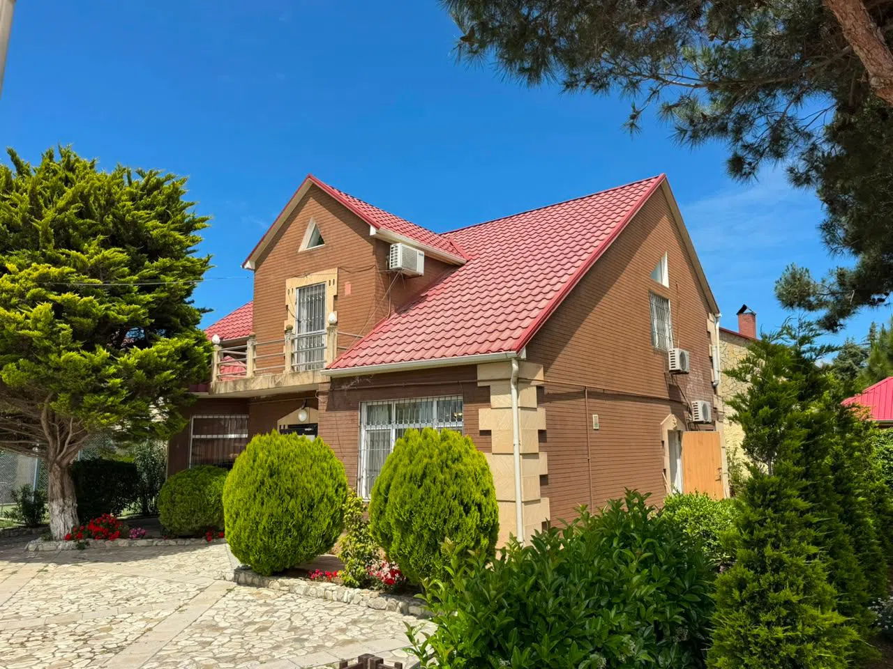 4 otaqlı bağ evi 200 m² satılır