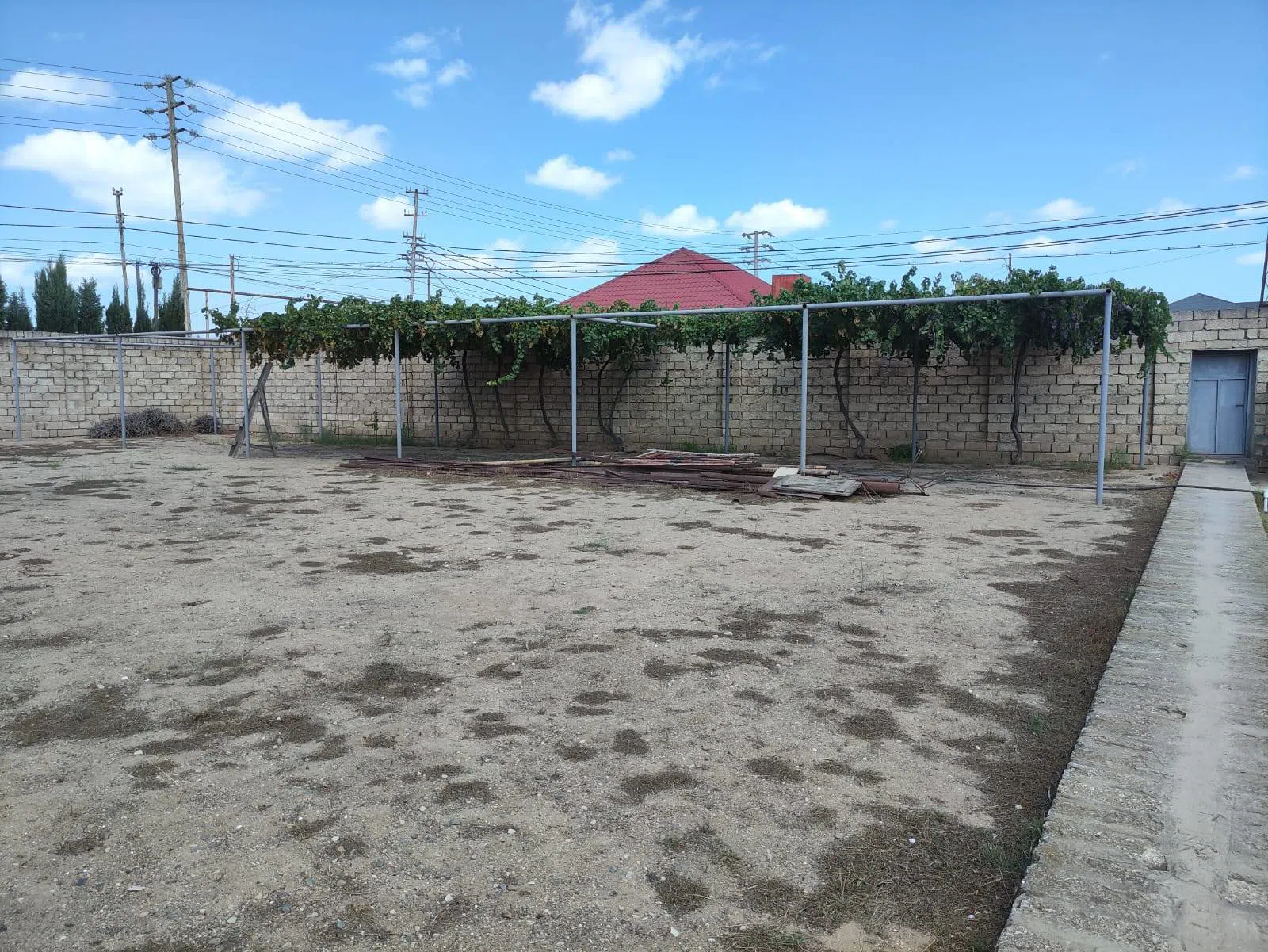 5 otaqlı həyət evi 504 m² - 24 sot torpaq sahəsində satılır