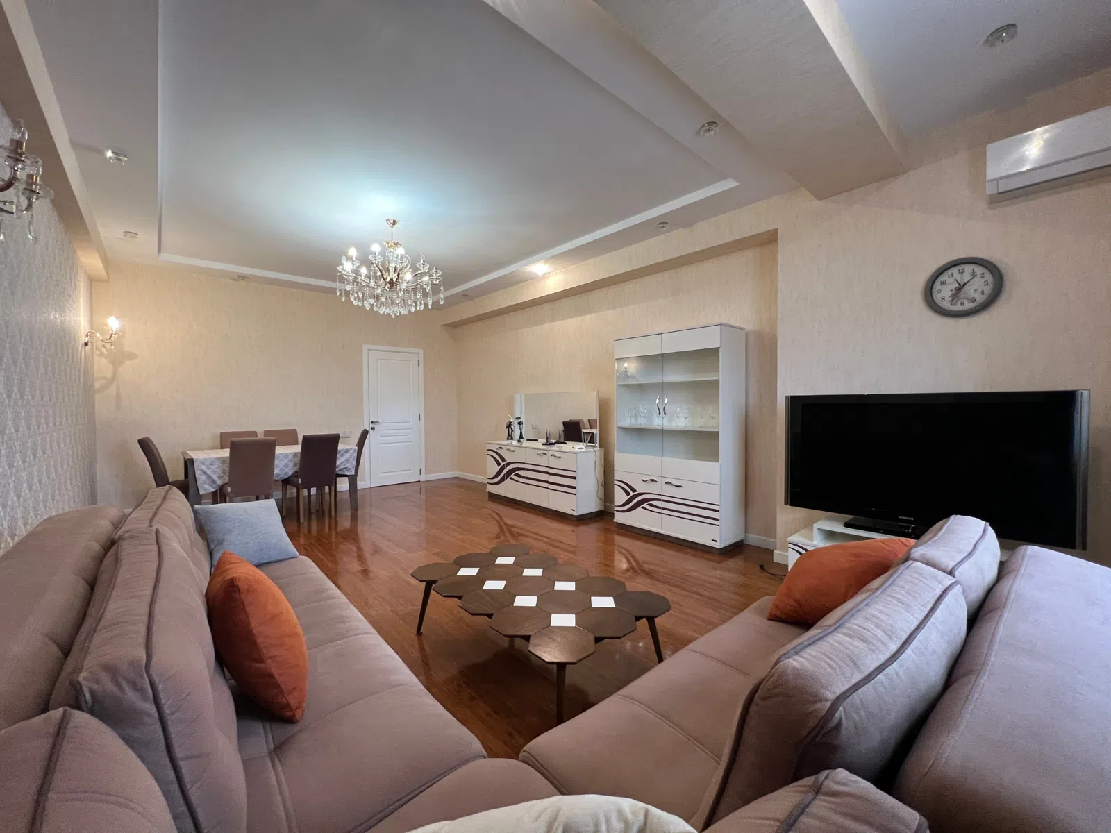 4 otaqlı mənzil 180 m² kirayə verilir — şəkil 2