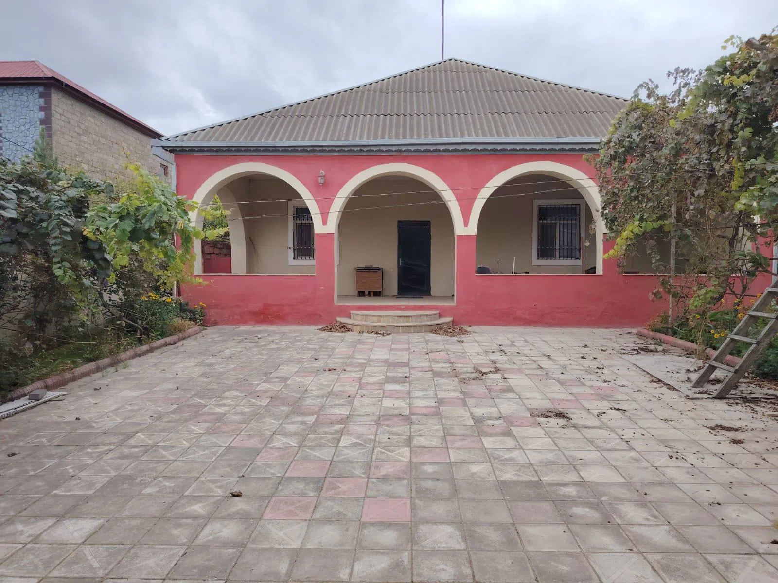 4 otaqlı həyət evi 144 m² - 6 sot torpaq sahəsində satılır