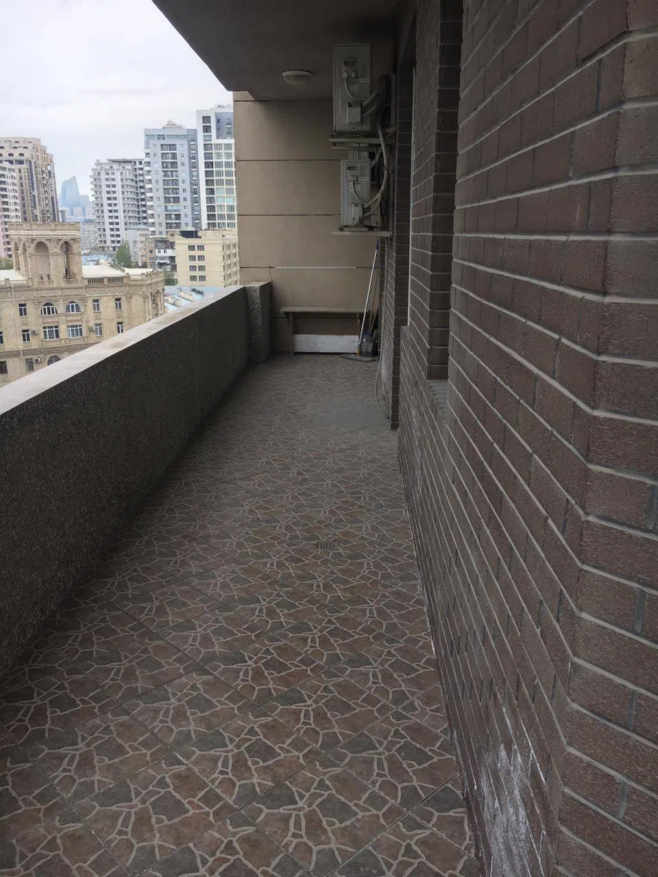 4 otaqlı mənzil 155 m² kirayə verilir — şəkil 19