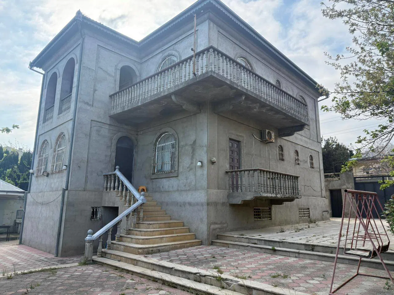 9 otaqlı villa 470 m² - 9 sot torpaq sahəsində satılır