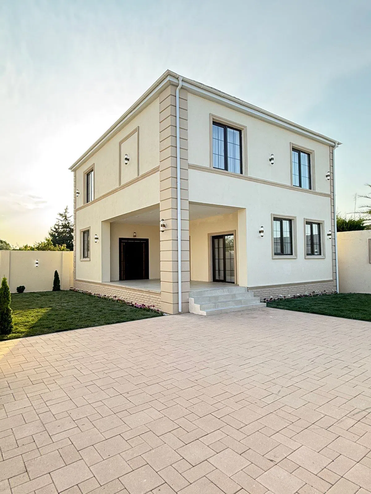 5 otaqlı villa 220 m² - 4.5 sot torpaq sahəsində satılır