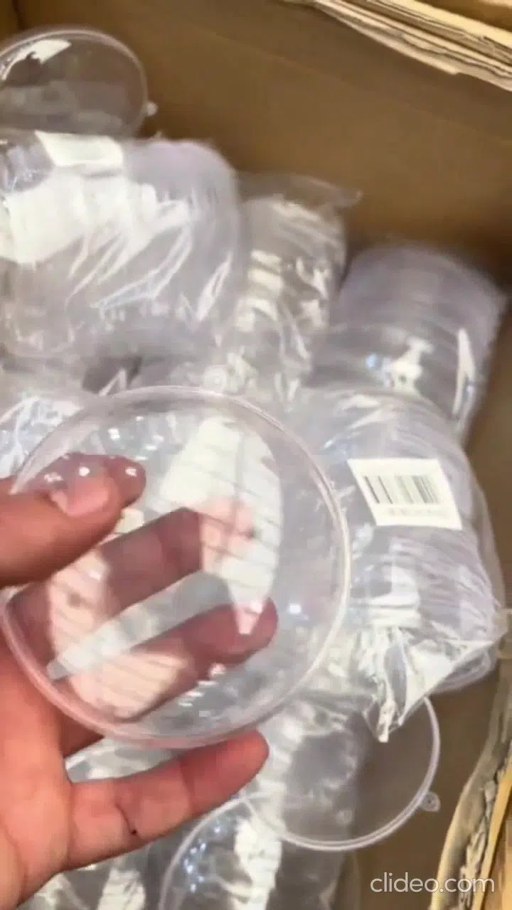 Şəffaf plastik fiqurlar