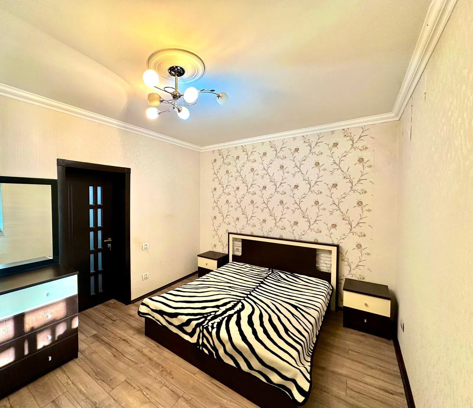 4 otaqlı bağ evi 140 m² 5.6 sot torpaq sahəsində satılır — şəkil 4