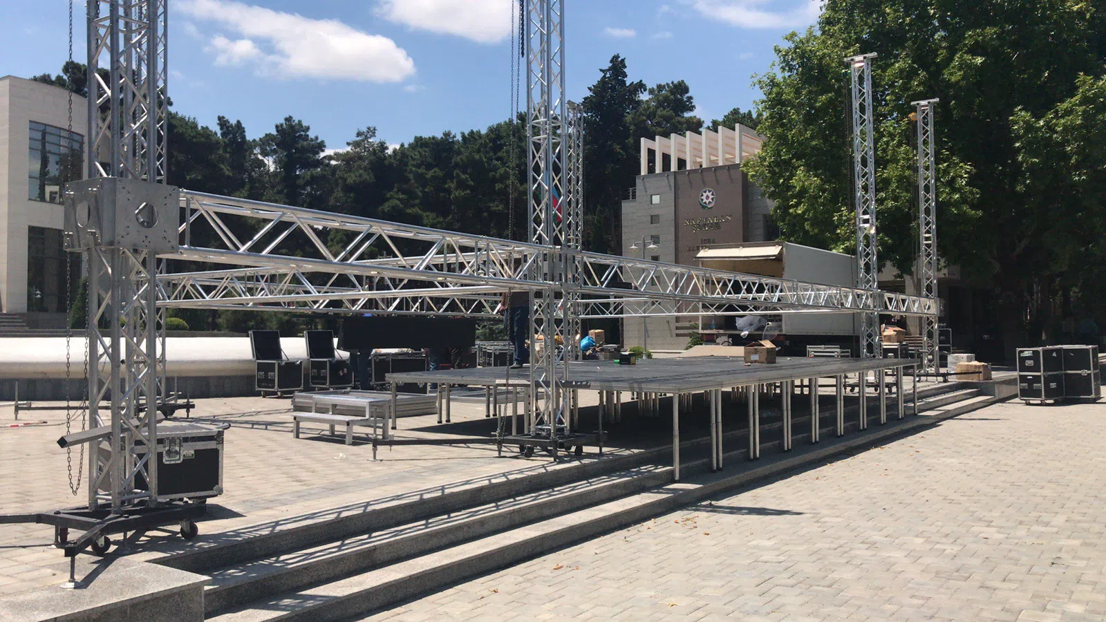 Səhnə və Truss Konstruksiyalarının Quraşdırılması Xidməti — şəkil 8